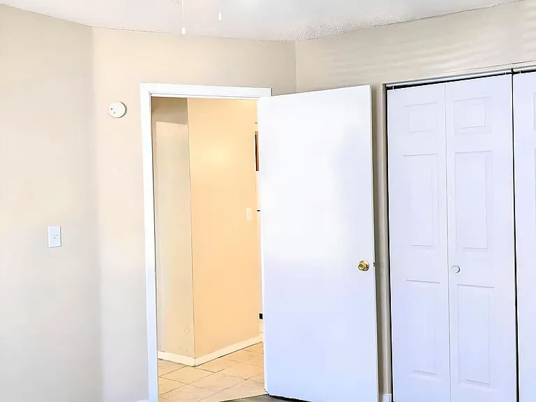 1077 Van Dyke St #106 — Photo 12
