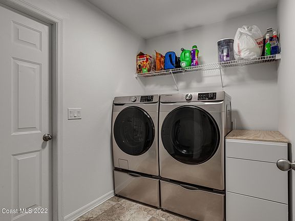 5th image of 586 SE Black Horse St