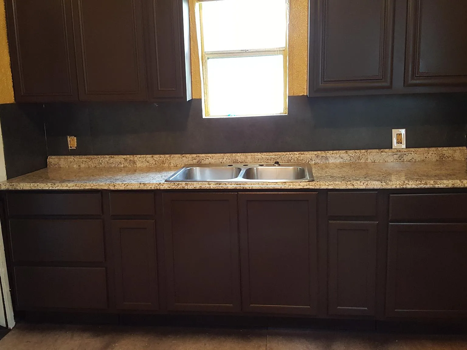 3 bed, 1200 sqft, $1,100 — Photo 1
