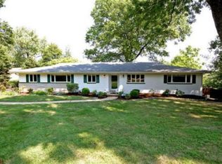 2 Country Fair Ln, Saint Louis, MO 63141