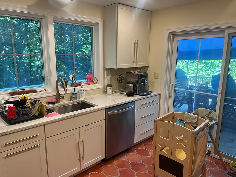 8010 Maple Ave — Photo 3