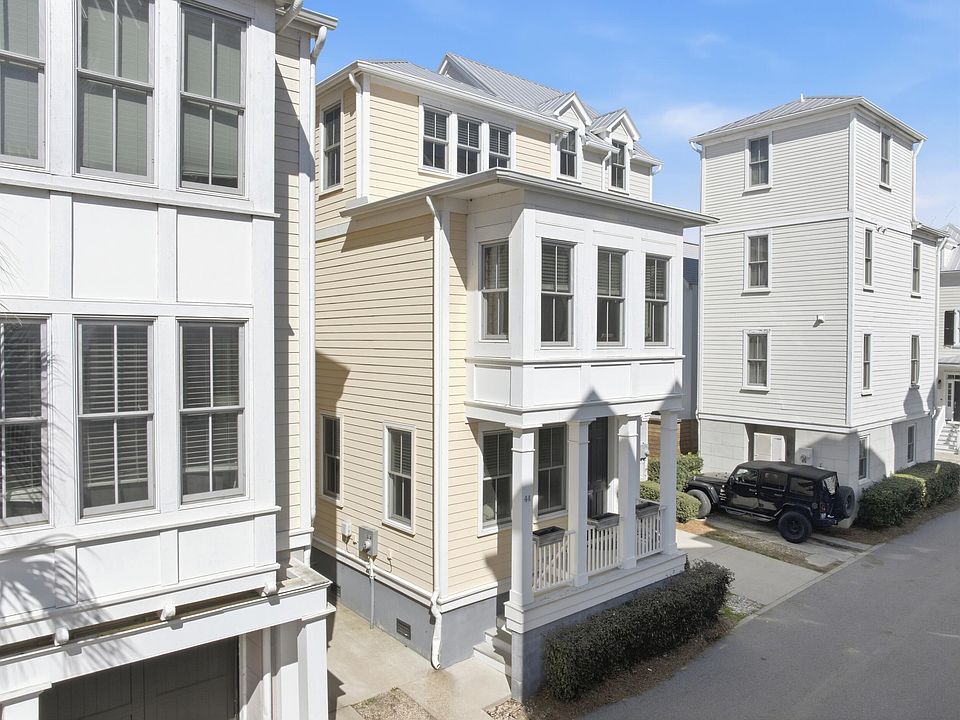 1st image of 44 Dereef Ct