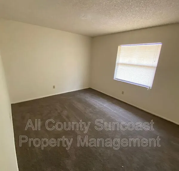 519 Curlew Pl E — Photo 7