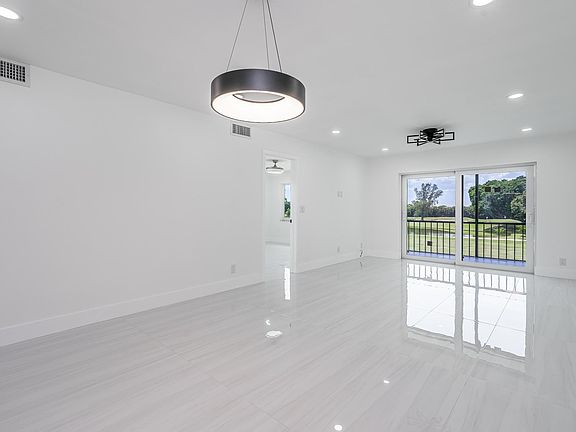 5th image of 9811 N Hollybrook Lake Drive #308