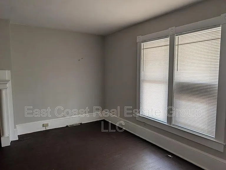 304 1/2 W Martin St — Photo 11