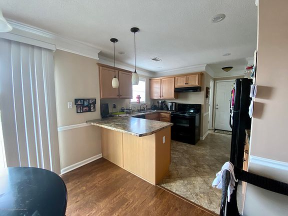 5th image of 1250 Thames Dr