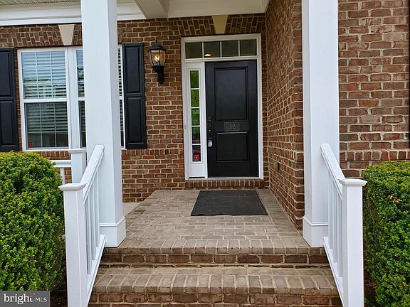 3rd image of 32 Steeplechase Dr