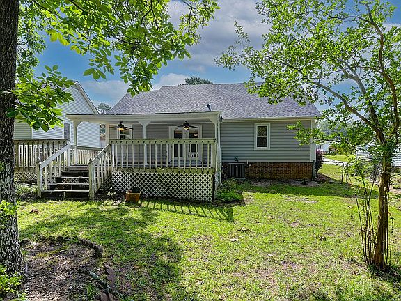 4th image of 1640 Dogwood St #23