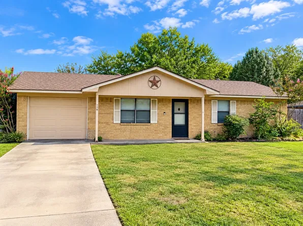 110 S Meadow Dr, Sanger, TX 76266