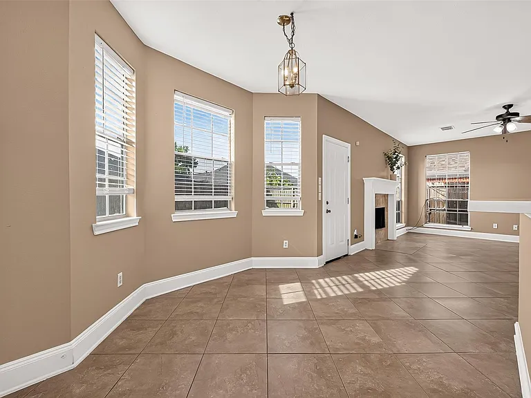4011 Alexis Cir — Photo 4
