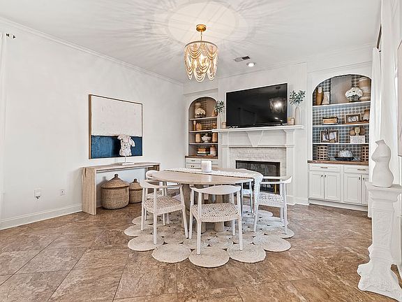 4th image of 9561 Woodland Creek Ln