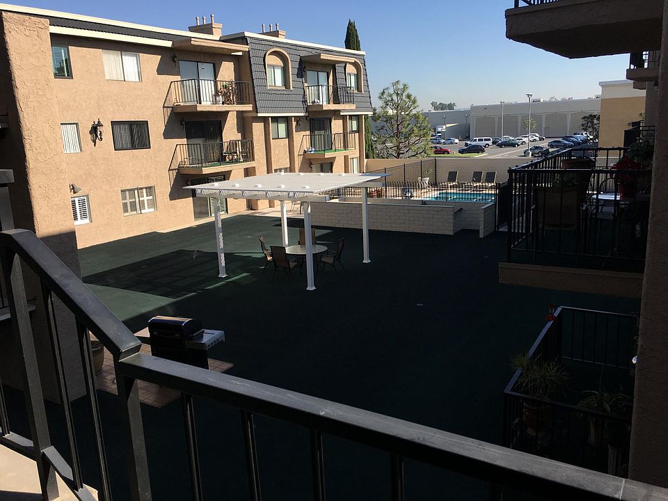 Over Looking Pool & Spa