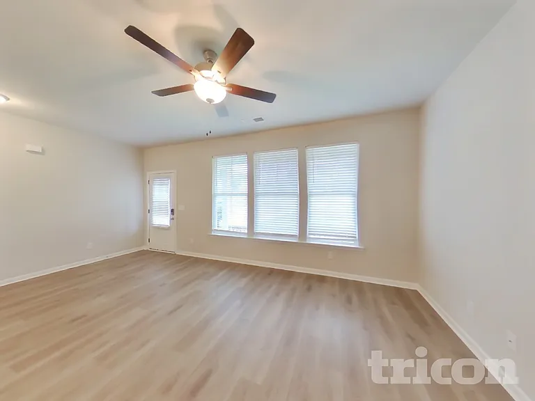 701 Jackson Ct — Photo 15