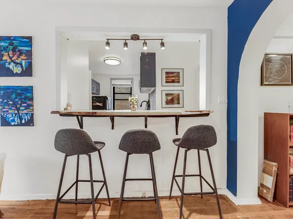 2860 Bailey Avenue image 2 of 19