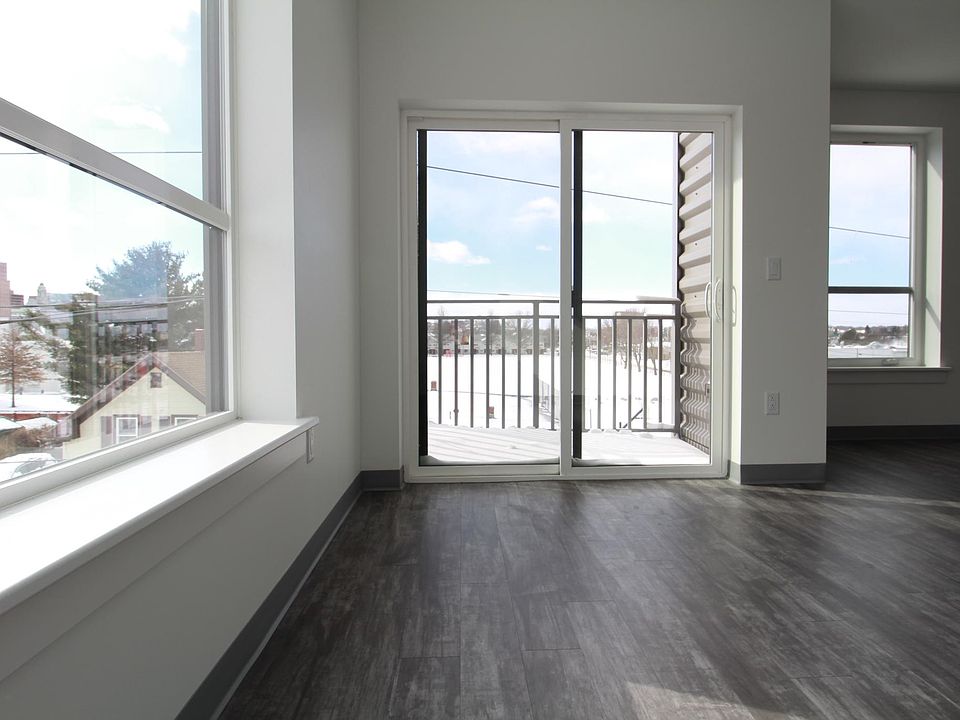2/BD Living Room