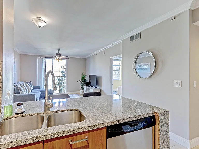 630 Sapodilla Ave #321 — Photo 11