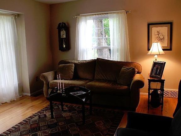 2nd image of 1435 King George Blvd