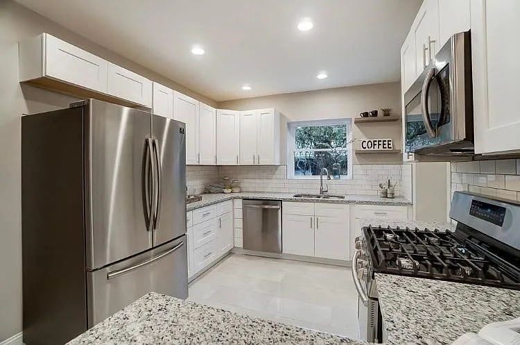 1803 Avonlea Ave — Photo 11