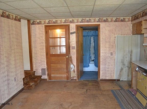 5th image of 139 Pond View Ln