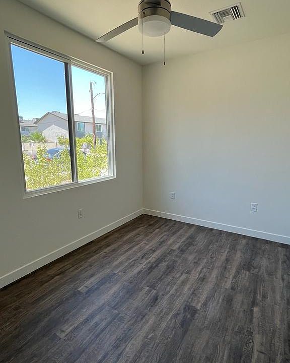 1st image of 402 W 7th St #1004