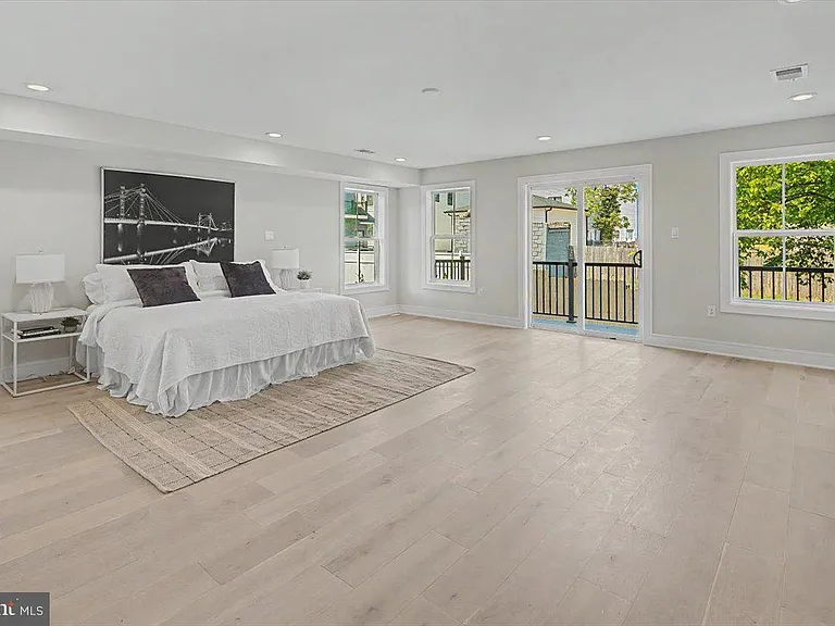 2902 Vista St NE — Photo 42