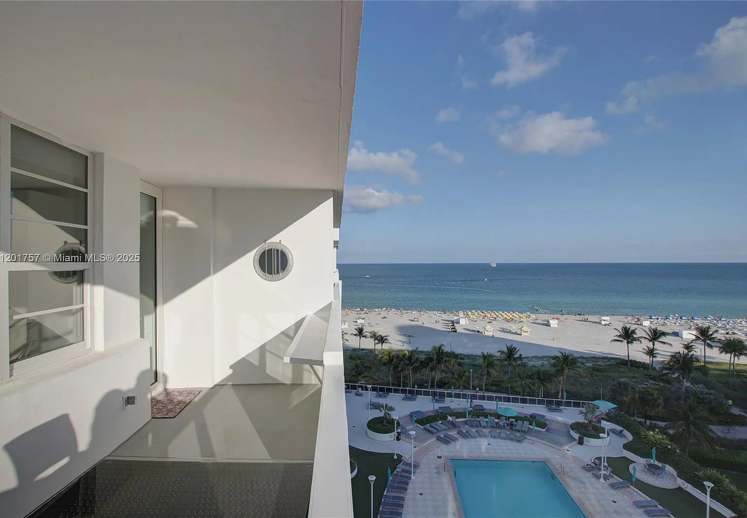 The Decoplage Condo — Photo 1