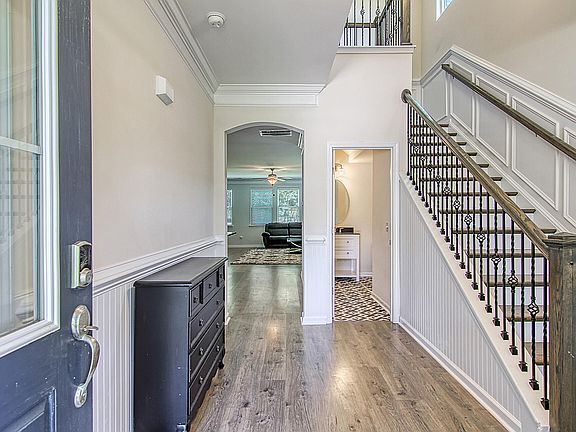 4th image of 105 Long Needle Ln
