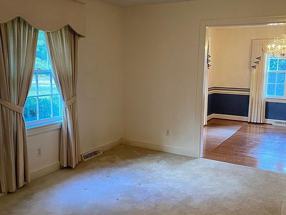 5th image of 203 Brentwood Drive N