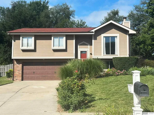 129 Cedar Cir, Bellevue, NE 68005