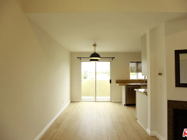 833 S Orange Grove Ave #5 — Photo 2