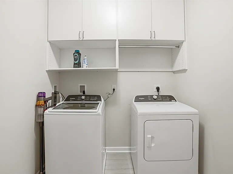 4 Winslow Ln #410 — Photo 30