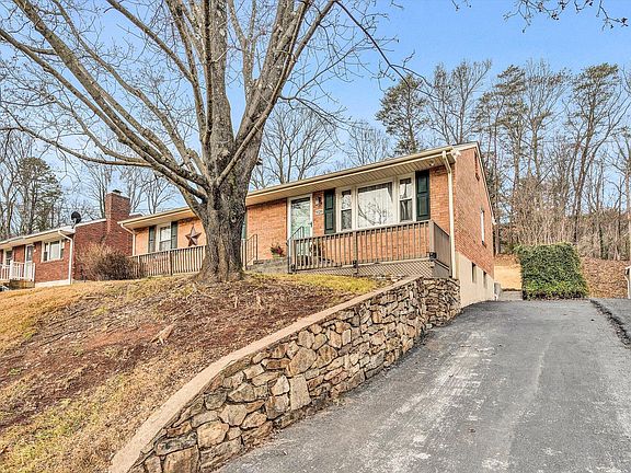 3rd image of 928 Hartsook Blvd SE
