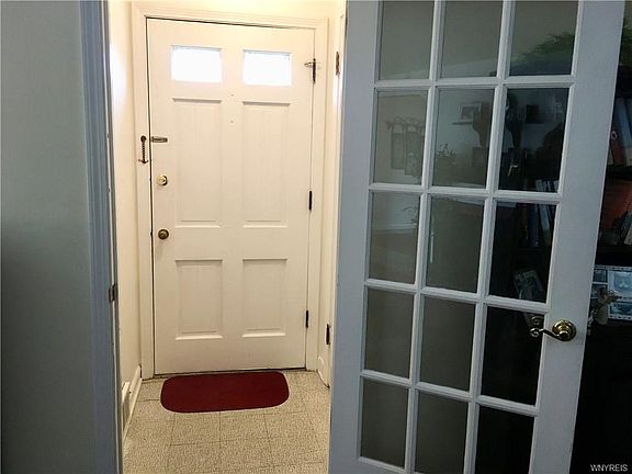 4th image of 270 Parkwood Ave