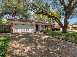 2113 Spanish Trl, Irving, TX 75060