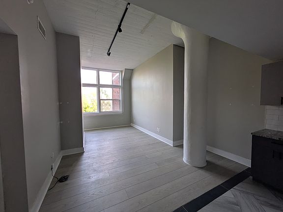 2nd image of 275 Chapel St #O3l