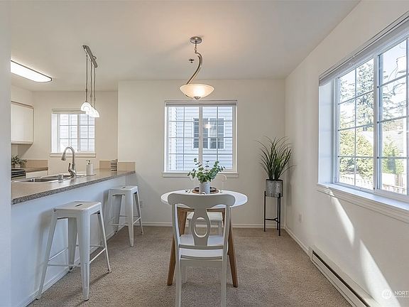 4th image of 2711 W Maplewood Ave APT 205