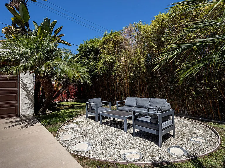 1221 S Sycamore Ave — Photo 50