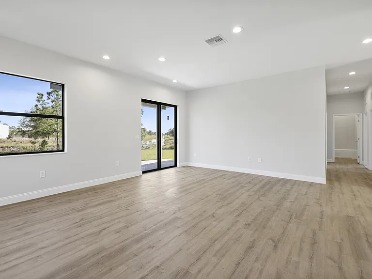 862 Charles Sise St E — Photo 18