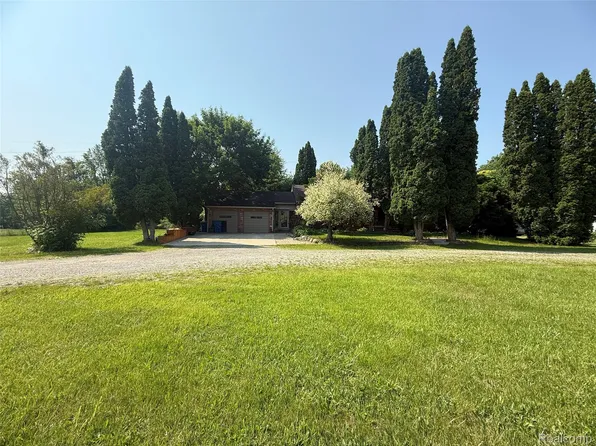 6715 Elizabeth Lake Rd, Waterford, MI 48327