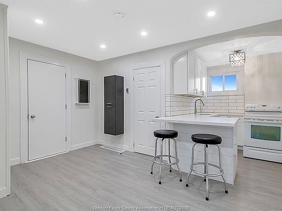 5th image of 1668 Goyeau St