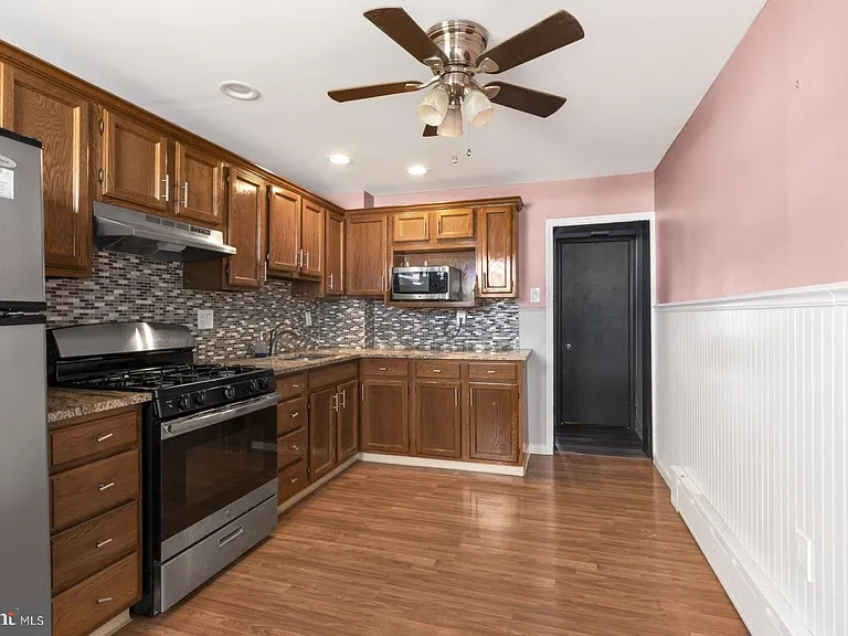 3218 E Thompson St — Photo 11