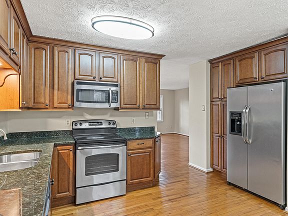 5th image of 285 Rosemont Gdn APT H