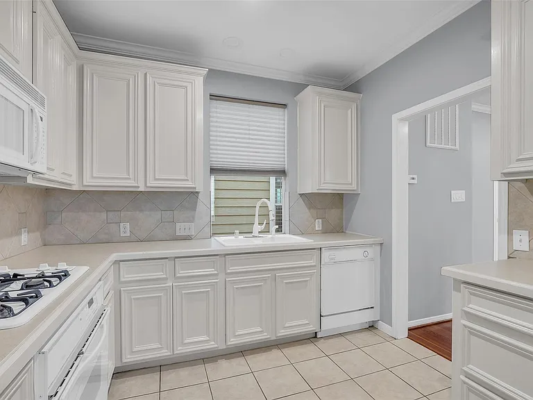 1417 W Webster St — Photo 18