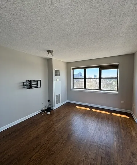 1529 S State St #15H — Photo 12