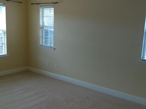 5th image of 3247 Emerson Ln
