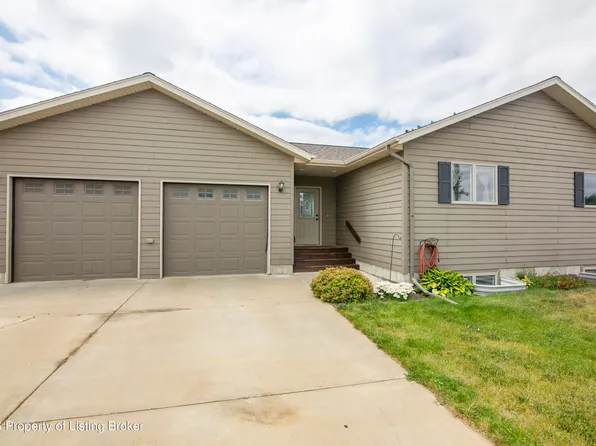 658 4th Ave SE, Dickinson, ND 58601