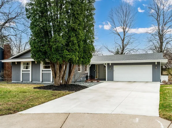 1900 Maryland Ave N, Golden Valley, MN 55427