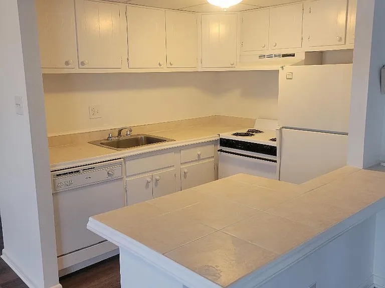 Eagle Court Apartments — Photo 20