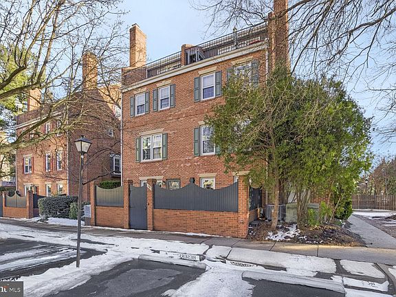 2nd image of 748 N Vermont St