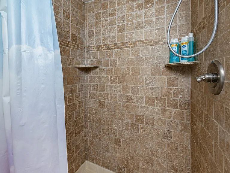 204 Bradley Dr — Photo 29